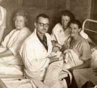 Pierwszy noworodek urodzony w szpitalu przy ulicy Dąbrowskiego 12 po II wojnie światowej