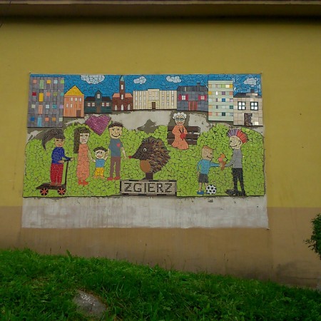Zdjęcie mozaiki na ścianie budynku MOK - fot. Fundacja Niebieskie Migdały
