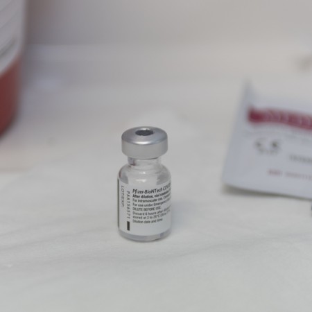 fiolka ze szczepionką