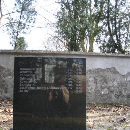 Cmentarz Żołnierzy Radzieckich - ul. Parzęczewska - zdjęcie 2005 r.