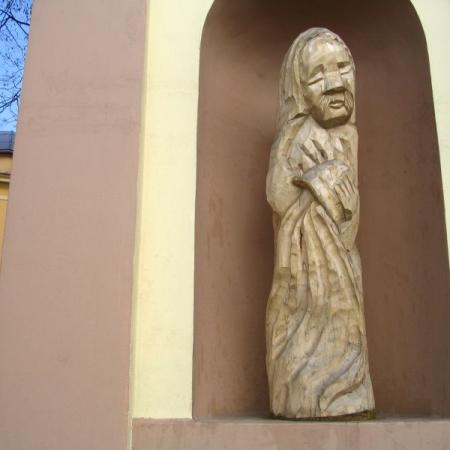 Drewniane rzeźby (przed Łaźnią Miejską - ul. Łęczycka 24) - zdjęcie 2005 r.