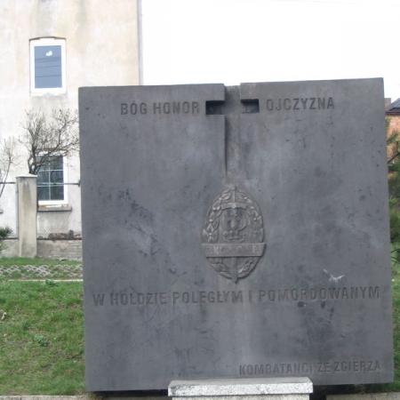 druga strona tablicy przy Pomniku Stu Straconych z 2005 roku