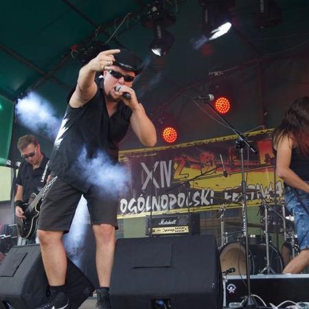 Zdjęcie przedstawia występ zespołu DRUNK RIDERS na  ZDERZAK'15 