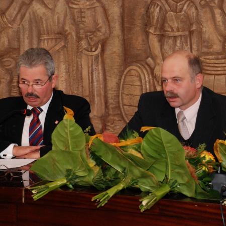 XXIV nadzwyczajna sesja Rady Miasta Zgierza - Przewodniczący RMZ Andrzej Mięsok (z lewej) i Wiceprzewodniczący RMZ Jarosław Komorowski (z prawej)