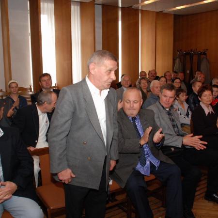 XXIV nadzwyczajna sesja Rady Miasta Zgierza - Zgierscy olimpijczycy - od lewej Włodzimierz Cieślak i Lesław Kropp