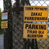 tabliczka "teren prywatny" na posesji przy ul. Twardej