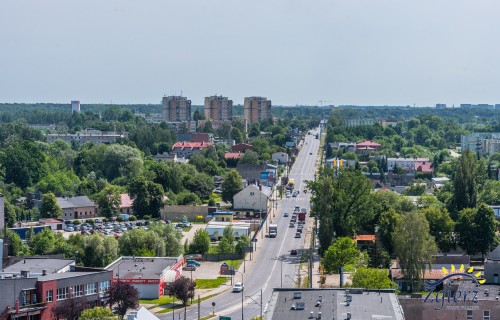 panorama miasta z widoczną ulicą Łódzką w kierunku Łodzi