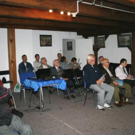 Uczestnicy spotkania słuchają wykładu