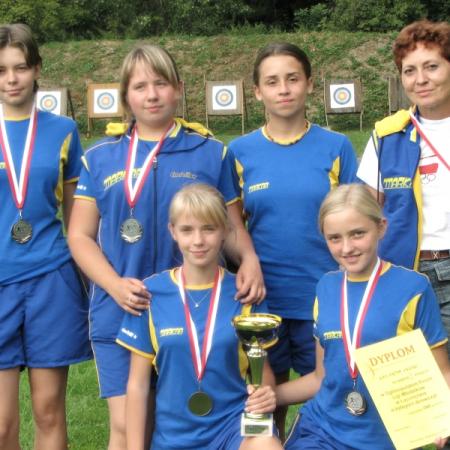 2006 rok - Srebrne medalistki Ogólnopolskiego Turnieju Młodzików - górny rząd od lewej: Agata Smoczyńska, Karolina Jankowska, Magdalena Matusiak; dolny rząd od lewej: Aleksandra Róg, Paulina Misztal. Trener: Anna Szymańska