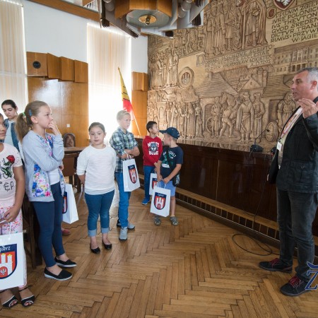 24.08.2016 r. wycieczka opiekunów i uczestników polsko-romskiej świetlicy w Urzędzie Miasta Zgierza