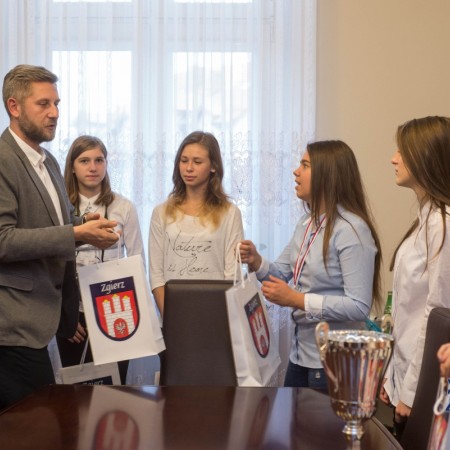 Wicemistrzynie województwa w odwiedzinach u Prezydenta Miasta Zgierza