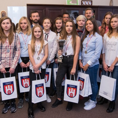 Wicemistrzynie województwa w odwiedzinach u Prezydenta Miasta Zgierza