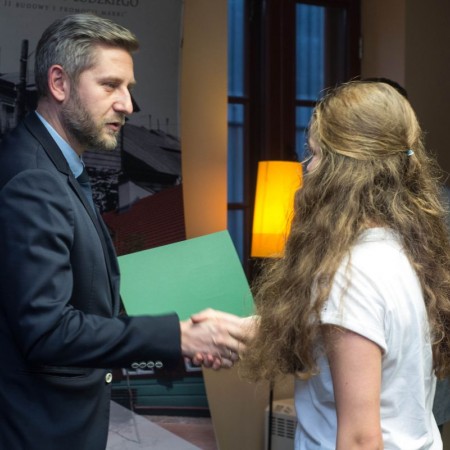 Stypendia dla najzdolniejszych uczniów zgierskich gimnazjów - uroczystość wręczenia dyplomów