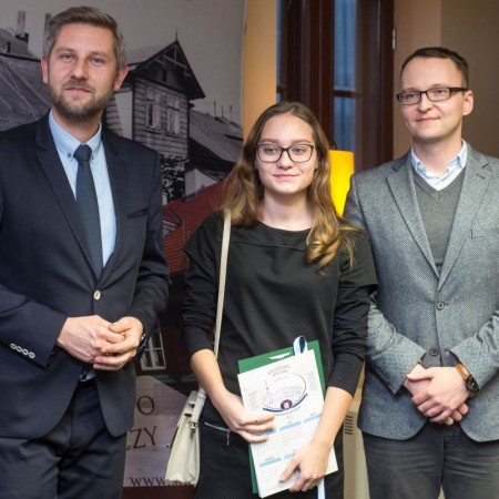 Stypendia dla najzdolniejszych uczniów zgierskich gimnazjów - uroczystość wręczenia dyplomów