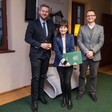 Stypendia dla najzdolniejszych uczniów zgierskich gimnazjów - uroczystość wręczenia dyplomów