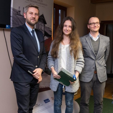 Stypendia dla najzdolniejszych uczniów zgierskich gimnazjów - uroczystość wręczenia dyplomów