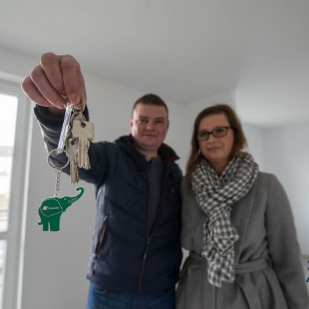 Uroczyste wręczenie kluczy do nowych mieszkań w nowo powstałym bloku komunalnym przy ul. Długiej 20