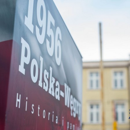 Plac Jana Pawła II - wystawa plenerowa "1956: Polska-Węgry. Historia i pamięć" 