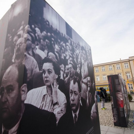 Plac Jana Pawła II - wystawa plenerowa "1956: Polska-Węgry. Historia i pamięć" 