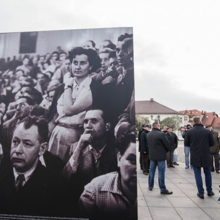 Plac Jana Pawła II - wystawa plenerowa "1956: Polska-Węgry. Historia i pamięć" 