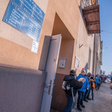 Czytelniczy happening "Podaj książkę"