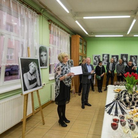 Wernisaż wystawy fotograficznej Krzysztofa Głowackiego "Kobieta w czerni i bieli"