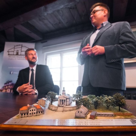 Przemawia Robert Starzyński - dyrektor Muzeum Miasta Zgierza