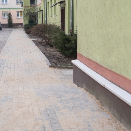 Widok chodników na osiedlu Stary Kurak po zakończonej modernizacji -  07.02.2018 r.