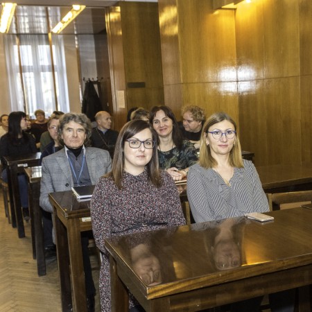 Uczestnicy wykładu w sali konferencyjnej