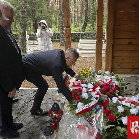 Oddanie hołdu oraz złożenie kwiatów na grobach poległych Legionistów