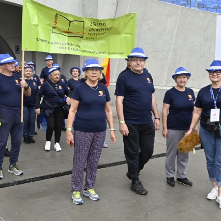 Studenci Zgierskiego Uniwersytetu Trzeciego Wieku na Stadionie Śląskim w Chorzowie - fot. ZU3W