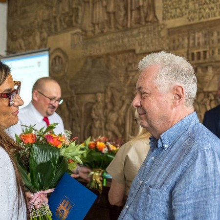 Beata Świątczak dziękuje Witoldowi Świątczakowi