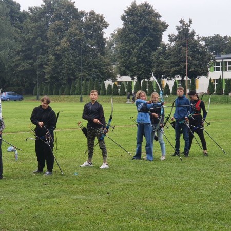 łucznicy na terenie MOSiR Zgierz przy ul. Wschodniej 2