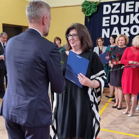 Przemysław Staniszewski wręcza nagrody Prezydenta Miasta Zgierza