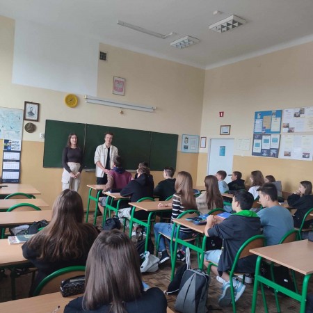 Patrycja i Karol prowadzą zajęcia edukacyjne w szkole