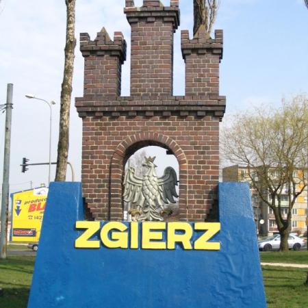 Herb Zgierza (zbieg ulic: Łódzkiej i 1. Maja) - zdjęcie 2005 r.