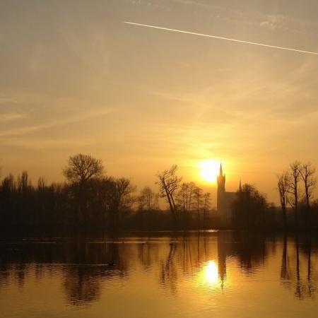 Widok na Park Miejski i staw w parku podczas jesieni 2008