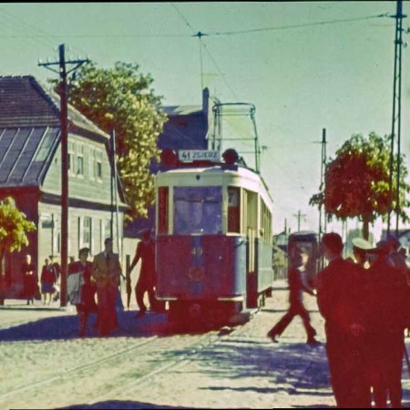 Tramwaj linii 41 ze Zgierza do Łodzi na krańcówce na placu Kilińskiego, okres II wojny światowej. (zdjęcie ze zbiorów Muzeum Komunikacji Miejskiej MPK w Łodzi)