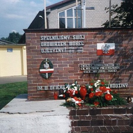 Nieistniejący monument Związku Kombatantów RP i Byłych Więźniów Politycznych - zdjęcie 2004 r.