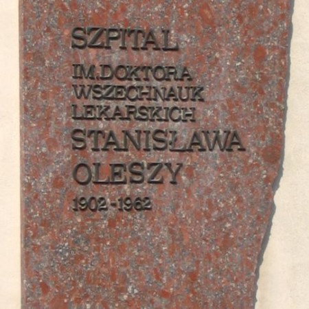 Tablica umieszczona na ścianie budynku dawnego Szpitala Miejskiego w Zgierzu (ul. Dubois 17) - zdjęcie 2005 r.