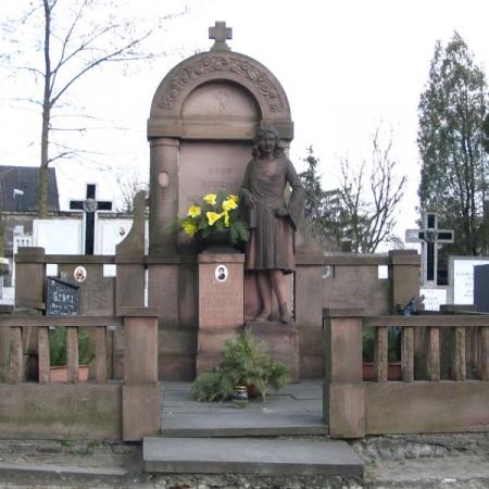 Stary Cmentarz - grobowiec z czerwonego piaskowca Teresy Kauzik - zdjęcie 2005 r.