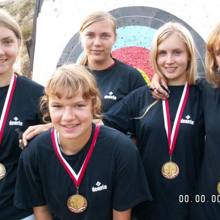 2005 rok - Brązowe medalistki Ogólnopolskiego Turnieju Młodzików w Rzeszowie (10-11.09.2005 r.) od lewej: Daria Ładyńska, Agnieszka Bojarska, Natalia Grzelczak, Klaudia Zielińska, Dominika Lubelska