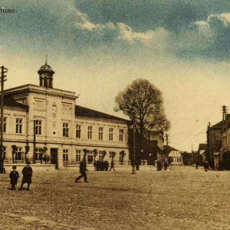 Zdjęcie przedstawia dawny Stary Rynek - Ratusz (1930 r.) - zbiory Muzeum Miasta Zgierza