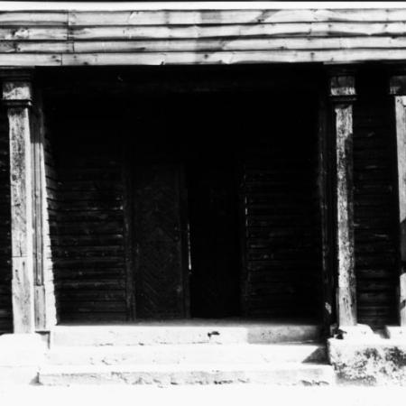 Zdjęcie archiwalne przedstawia ul. Narutowicza 29 - Zabytkowe wejście 