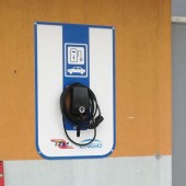Zdjęcie stacji ładowania samochodów elektrycznych - fot. ZZSP