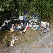 Wyrzucone śmieci - fot. Straż Miejska w Zgierzu