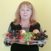 Kobieta z owocami - fot. Liga Kobiet Polskich Zgierz