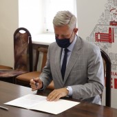Podpisanie umowy z firmą wykonawczą przez Prezydenta Miasta Zgierza