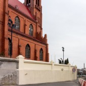Mur wokół kościoła od ul. Aleksandrowskiej