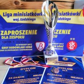 puchar i medal zgierskich siatkarek - foto: UKS Siatka Zgierz